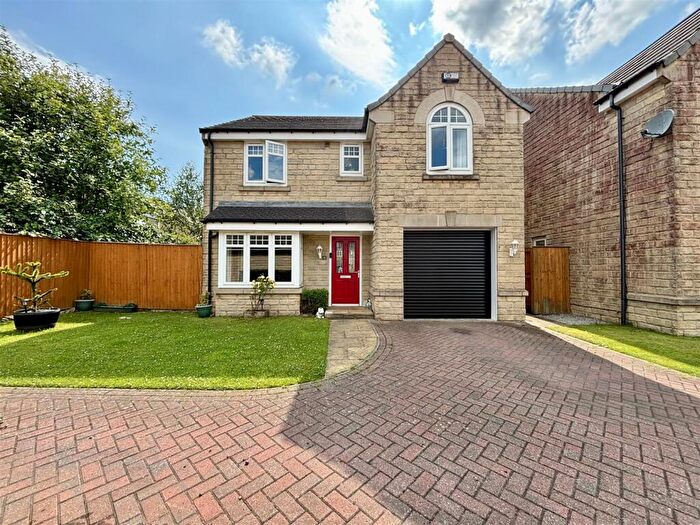 4 Bedroom Detached House For Sale In Hazel Fold, Queensbury, Bradford, BD13