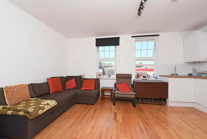 2 Bedroom Flat To Rent In Sheen Lane, East Sheen, SW14