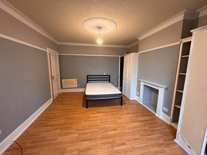 Studio To Rent In Tavistock Road, London, E18