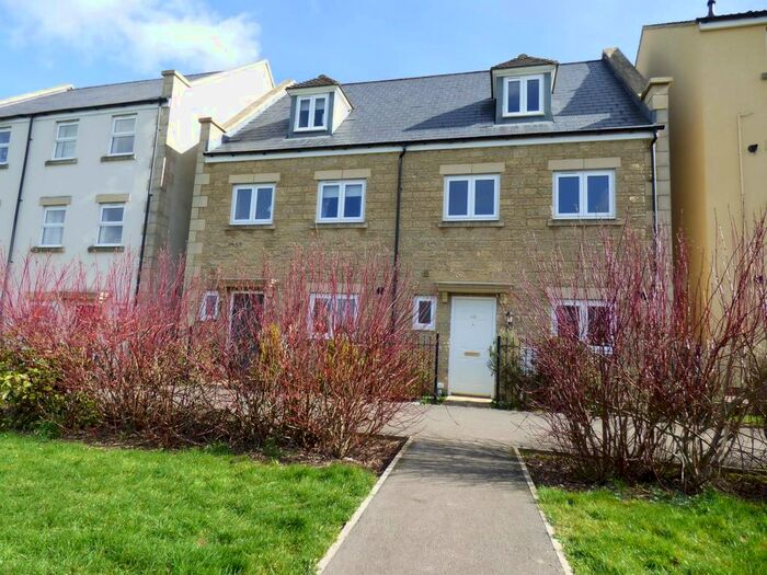 4 Bedroom Property To Rent In Swaledale Road, Warminster, Wiltshire BA12