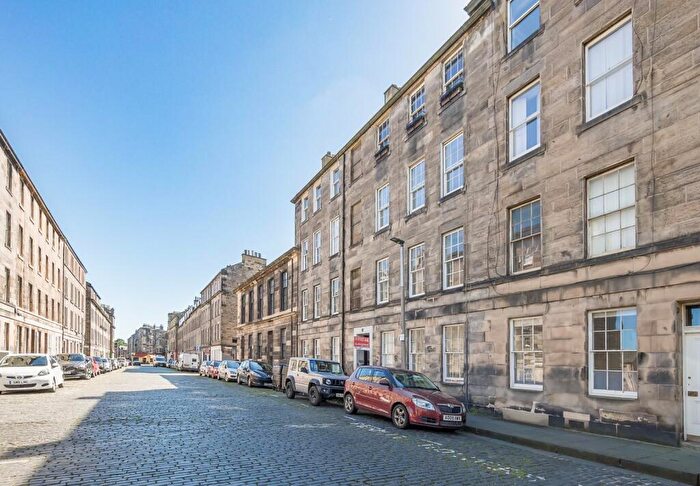 2 Bedroom Flat For Sale In / Barony Street, New Town, Edinburgh, EH3