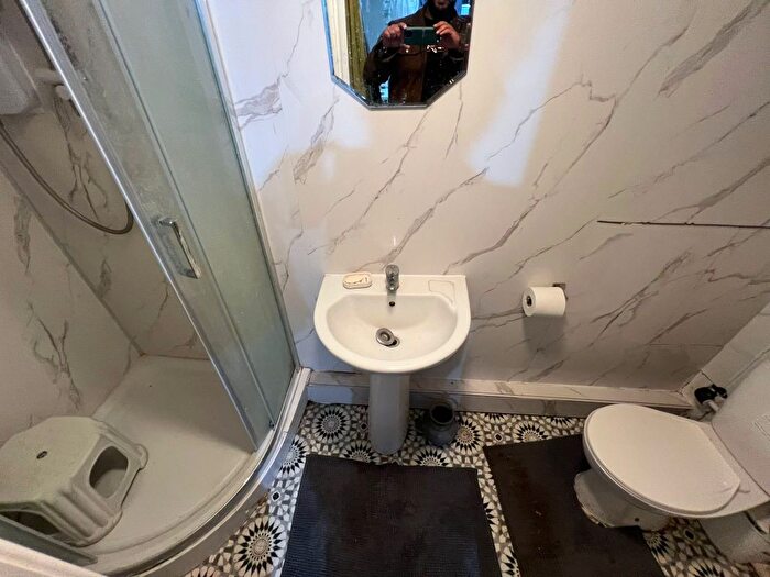 2 Bedroom Flat To Rent In Acacia Road, London, E17