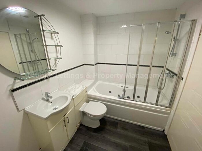 2 Bedroom Apartment To Rent In Stretford Road, Hulme, Manchester, M15