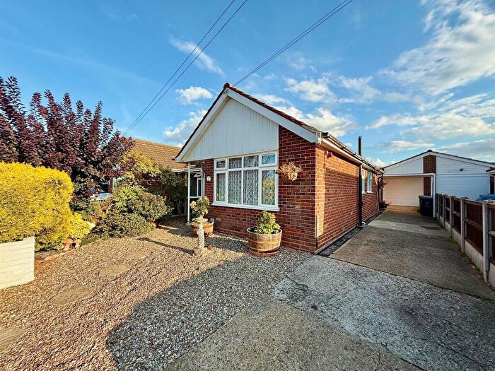 3 Bedroom Semi-Detached Bungalow For Sale In Winifred Way, Caister-On-Sea, NR30