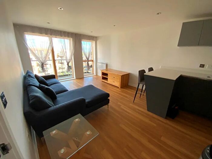 1 Bedroom Flat To Rent In Hibbert Street, London, LU1