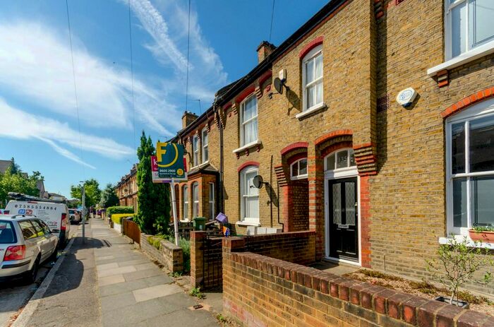 1 Bedroom Flat To Rent In Gladstone Road, Wimbledon, London, SW19