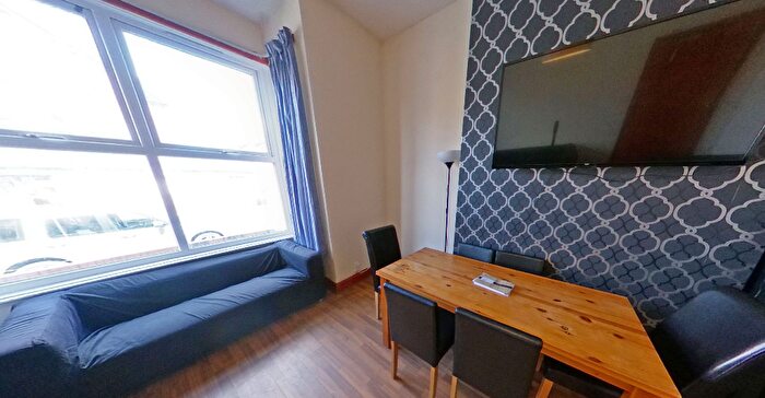 8 Bedroom Terraced House To Rent In Brudenell Road, Leeds, West Yorkshire, LS6