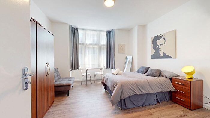 Studio To Rent In Park Avenue, London, NW2