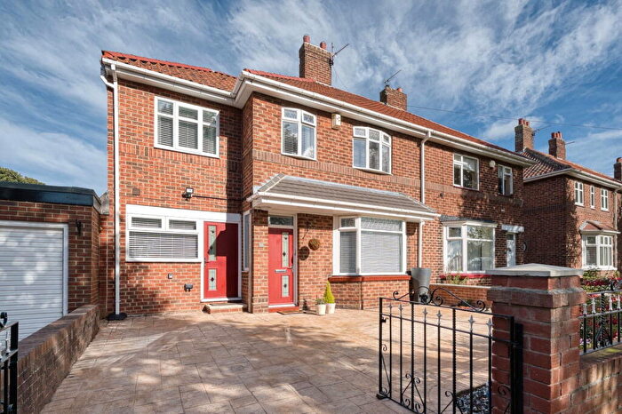 5 Bedroom Semi-Detached House For Sale In Harton House Road, Harton, NE34