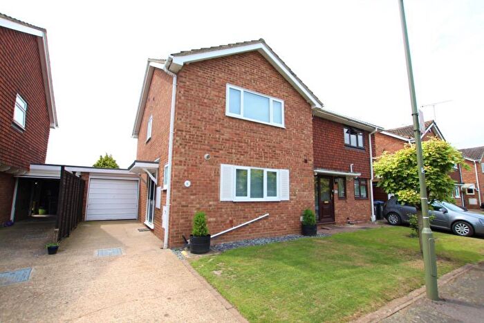 3 Bedroom Semi-Detached House To Rent In Addlestone, Surrey, KT15