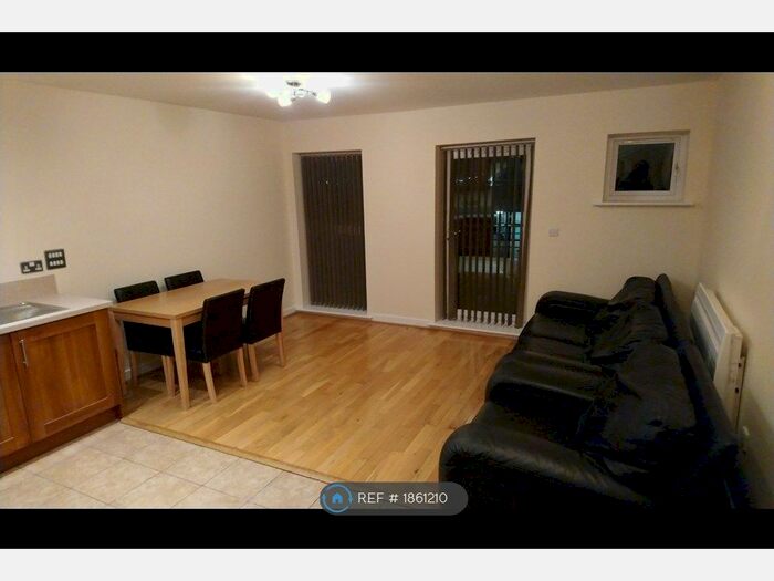 2 Bedroom Flat To Rent In Carmichael Avenue, Greenhithe, DA9