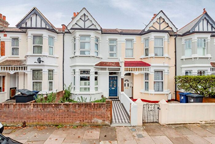 3 Bedroom Property For Sale In Adelaide Road, Northfields, W13