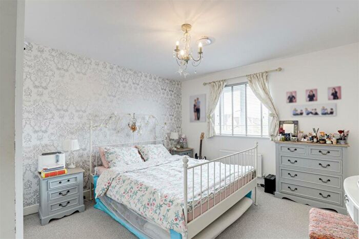 4 Bedroom Detached House For Sale In Chalfont Drive, Beechdale, Nottinghamshire, NG8