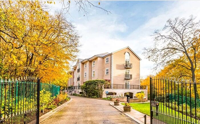 4 Bedroom Flat For Sale In Flat, The Manor, Regents Drive, Woodford Green, IG8