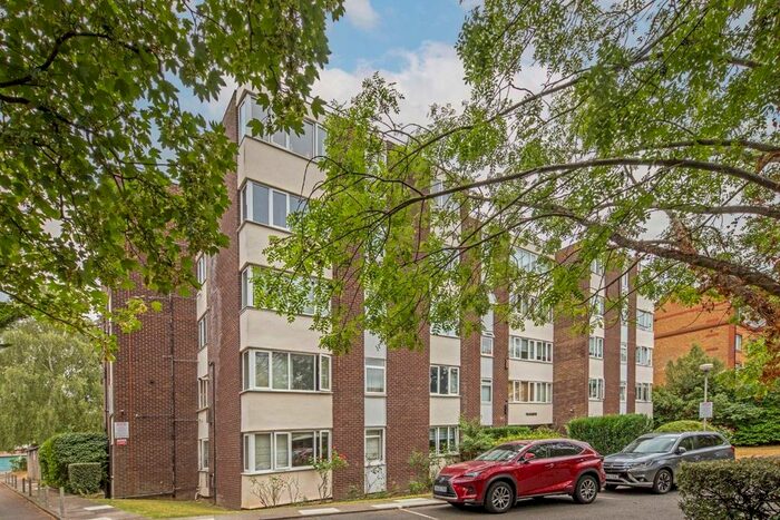 2 Bedroom Flat To Rent In Galsworthy Road, Norbiton, Kingston Upon Thames, KT2