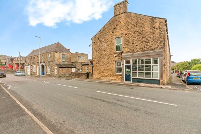 2 Bedroom End Of Terrace House For Sale In Skipton Road, Barnoldswick, Lancashire, BB18