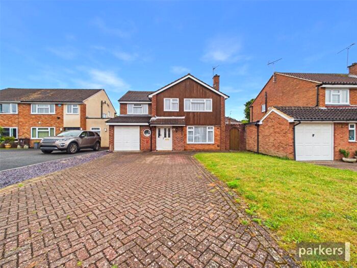 4 Bedroom Detached House For Sale In Caldbeck Drive, Woodley, Reading, Berkshire, RG5