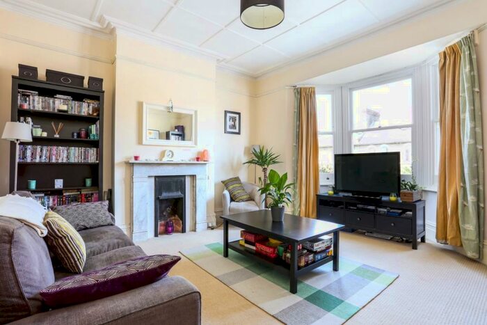 1 Bedroom Flat To Rent In Adelaide Square Windsor, SL4