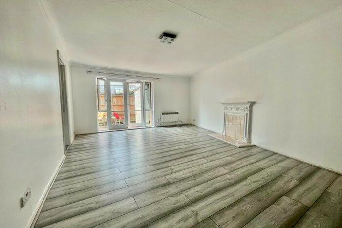 2 Bedroom Bungalow To Rent In Eastgate Close, London, SE28