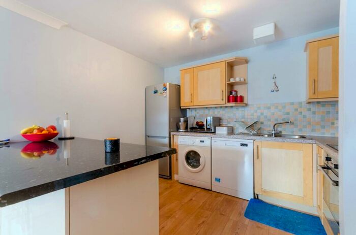 2 Bedroom Flat To Rent In Cleeve Way, Sutton, SM1