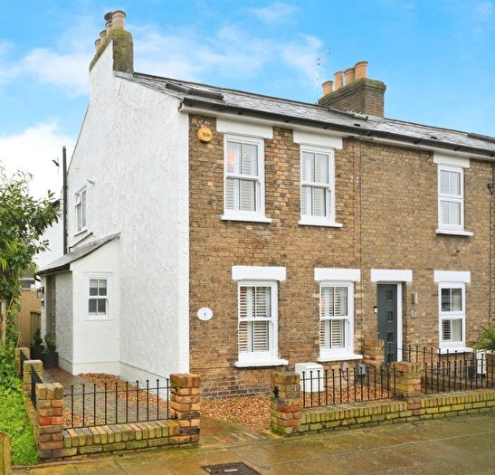 3 Bedroom End Of Terrace House For Sale In Haward Road, Hoddesdon, EN11