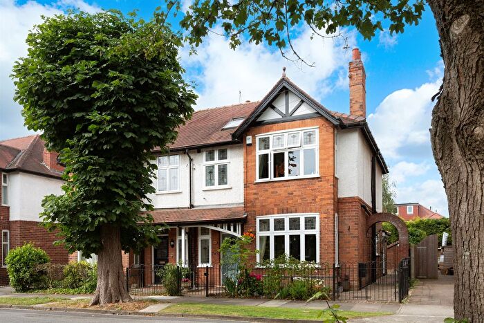 4 Bedroom Semi Detached House For Sale In Chestnut Avenue, York, YO31