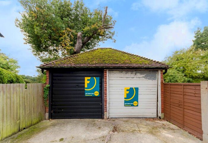 Parking/garage To Rent In Perth Close, Raynes Park, London, SW20
