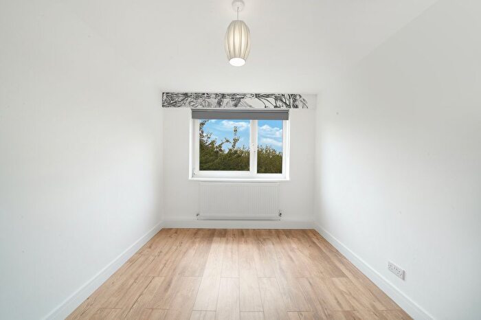 3 Bedroom Flat To Rent In Hardwicke Street, Barking, IG11