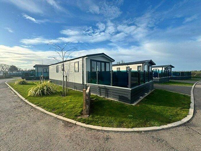 2 Bedroom Park Home For Sale In Fulmer Fields, Mill Rythe Holiday Village, Hayling Island, Hampshire, PO11