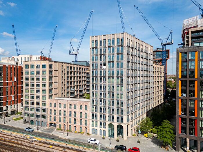 2 Bedroom Flat To Rent In Baileys House, Nine Elms Lane, SW11