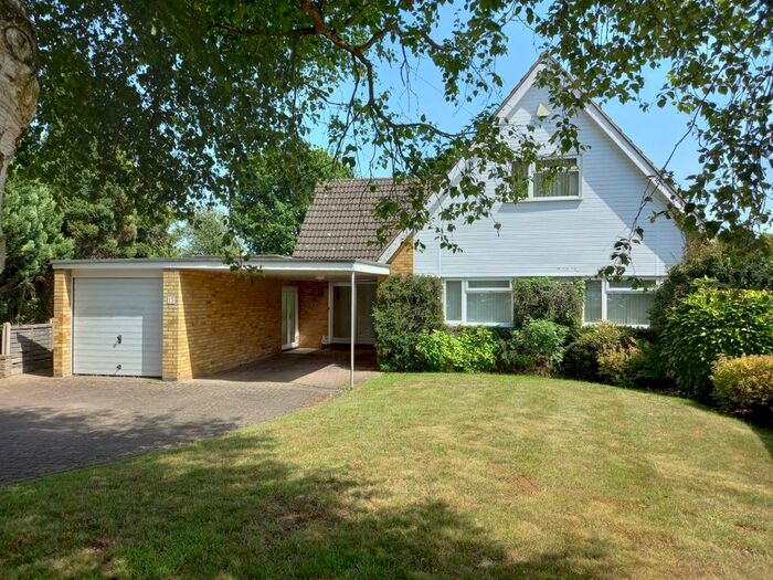 4 Bedroom Detached House For Sale In Long Buftlers, Harpenden, AL5