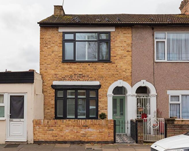 2 Bedroom House For Sale In Lowther Road, Walthamstow, E17