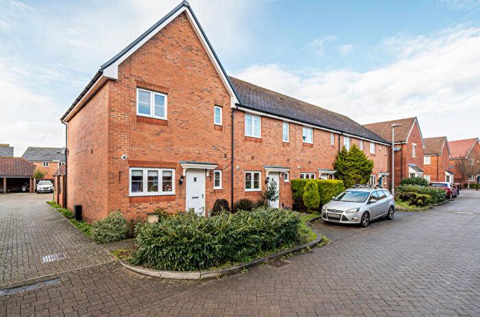3 Bedroom End Of Terrace House For Sale In Gull Lane, Bracknell, Berkshire, RG12