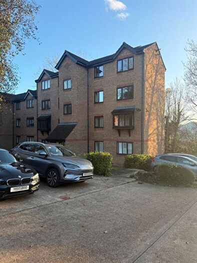 2 Bedroom Flat For Sale In Danbury Crescent, South Ockendon, RM15