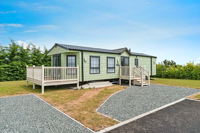 2 Bedroom Mobile/park Home For Sale In New River Bank, Littleport, Ely, Cambridgeshire, CB7