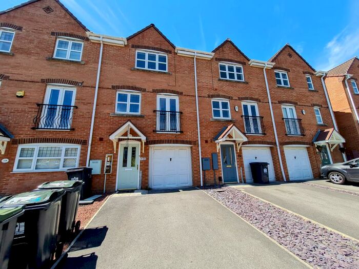4 Bedroom Town House To Rent In Lowther Drive, Eastbourne - Darlington, DL1