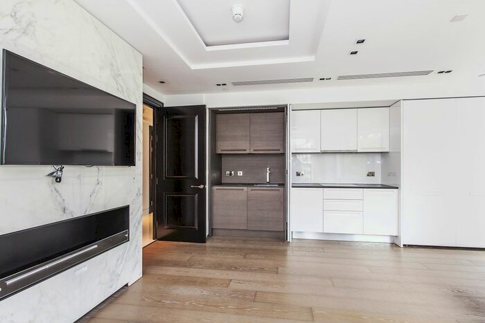 2 Bedroom Flat To Rent In Kensington High Street, London, W14