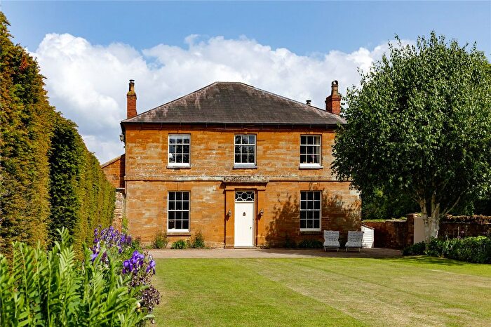 6 Bedroom Detached House For Sale In Queen Street, Weedon, Northampton, NN7