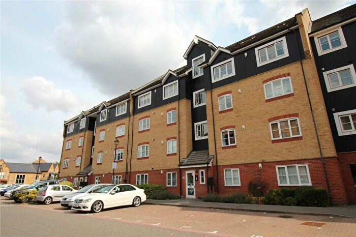 2 Bedroom Apartment To Rent In Longman Court, HP3