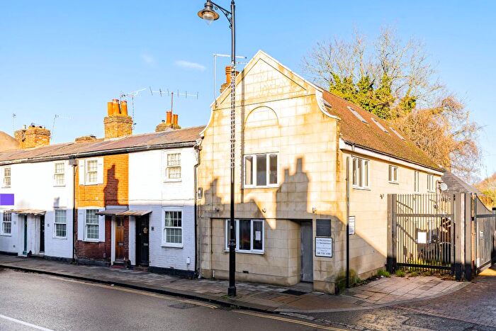 3 Bedroom Flat For Sale In London Street, Chertsey, KT16