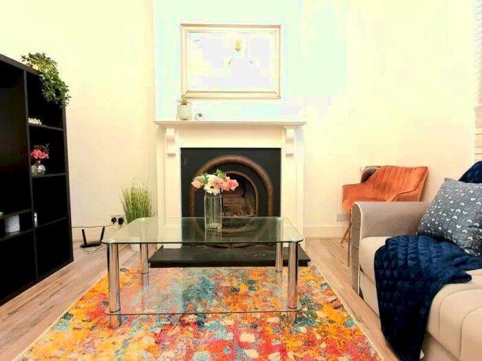 1 Bedroom Flat To Rent In Sydney Road, London SW20