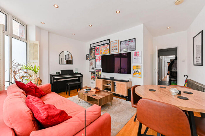 2 Bedroom Flat For Sale In Boutflower Road, Clapham Junction, London, SW11