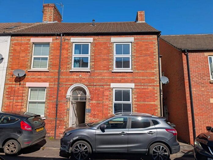 3 Bedroom End Of Terrace House For Sale In George Street, Grantham, Lincolnshire, NG31