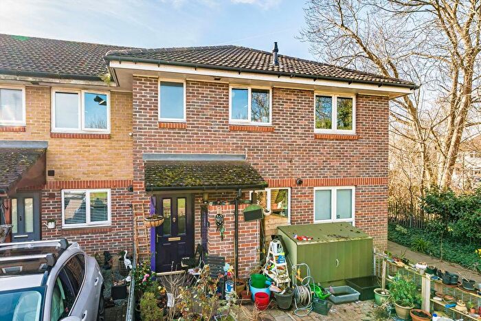 2 Bedroom Maisonette For Sale In Bourne Close, Isleworth, TW7