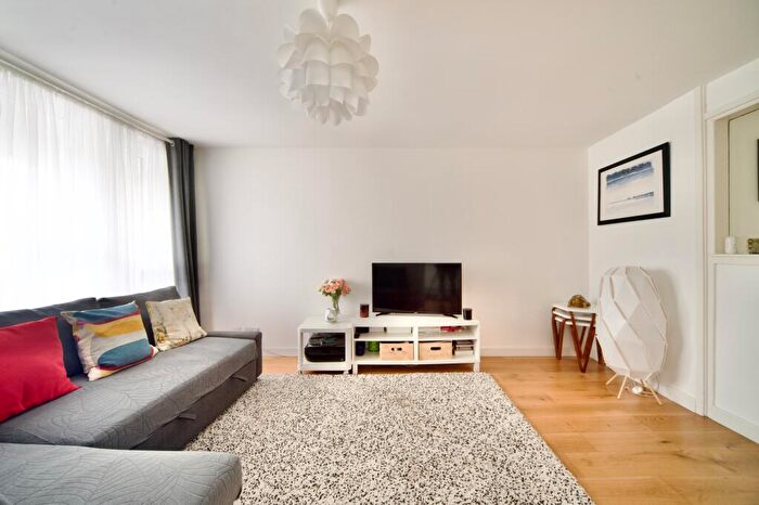 1 Bedroom Flat For Sale In Tenterden Road, London, N17