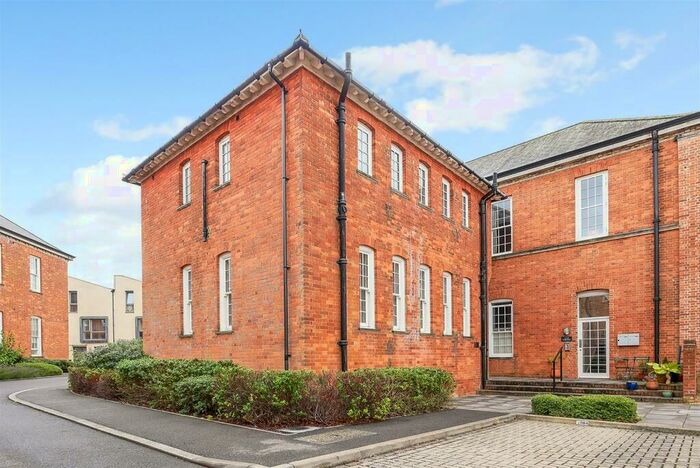 2 Bedroom Maisonette To Rent In Longley Road, Chichester, PO19