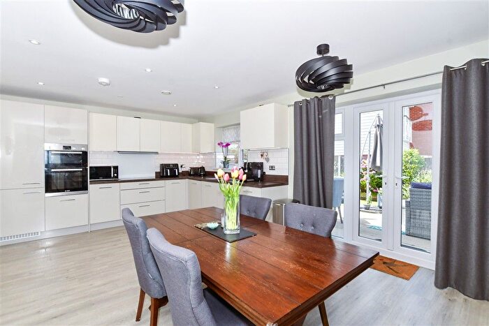 4 Bedroom Detached House For Sale In Matthews Close, Snodland, Kent, ME6