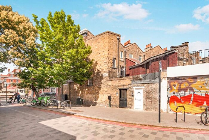 2 Bedroom Flat To Rent In Grove Lane London, SE5