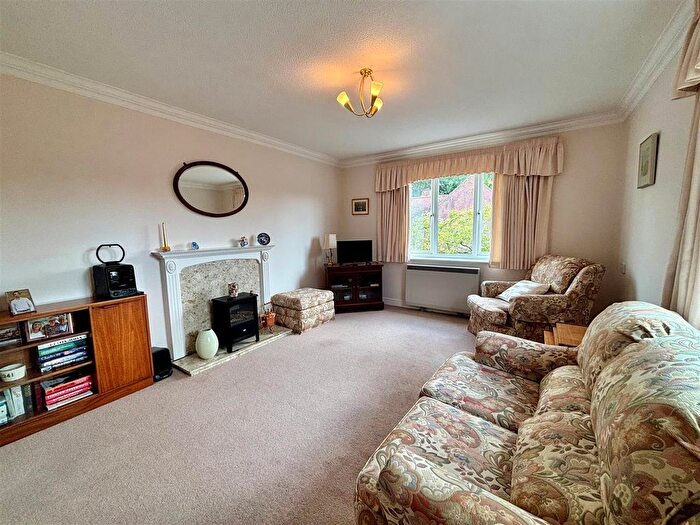 2 Bedroom Property For Sale In Holly Tree Walk, Pewsey, SN9