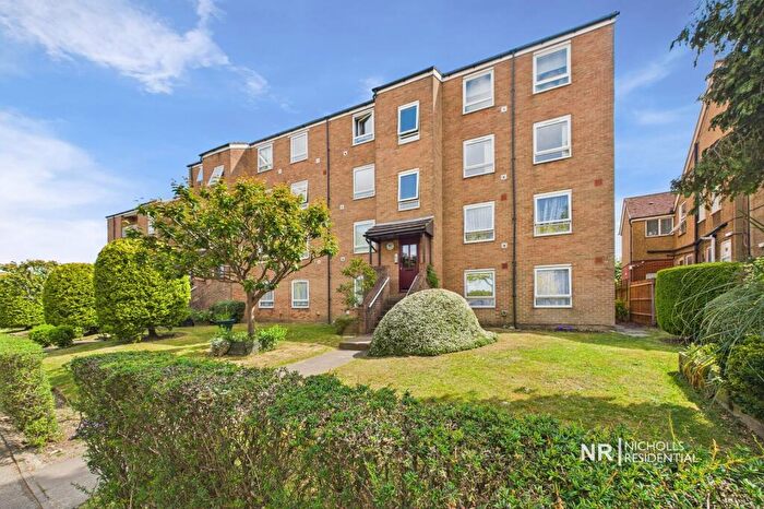2 Bedroom Flat To Rent In Woodcote Road, Wallington, Surrey., SM6